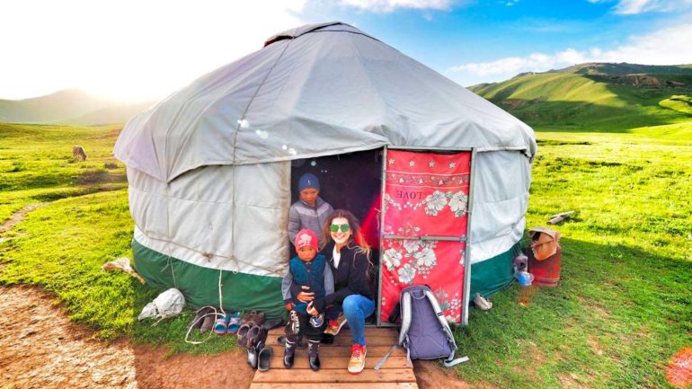 KIRGIZİSTAN’DA KONAKLAMA: OTEL / EV / OTAĞI