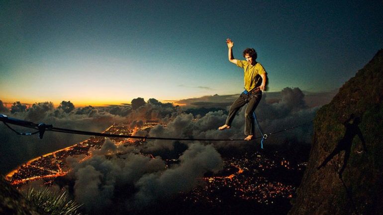 ÇÖPLÜKTEN BESLENMEKTEN ÖDÜLLÜ BİR SİNEMACI OLMAYA RENAN ÖZTÜRK’ÜN HAYATI